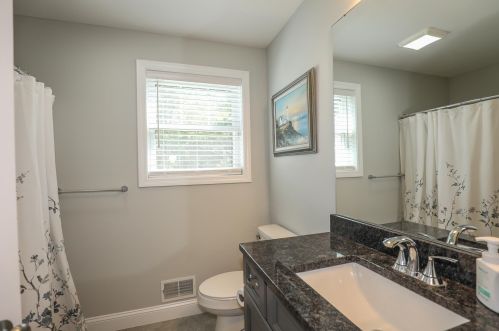 62 Hoit Rd, Concord NH  03301-1804 exterior