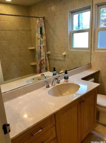 2 Leroy Ct, Commack NY  11725-1703 exterior