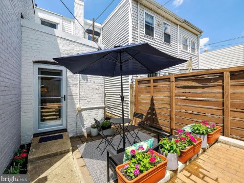 780 Lamont St, Washington DC  20010-1527 exterior