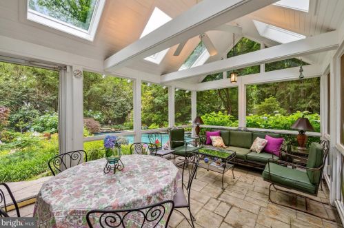 34 Long Dr, Trenton NJ 08648-2714 exterior