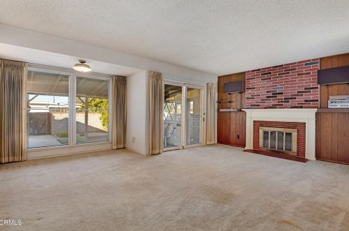 1113 Beverly Dr, Oxnard CA 93030-4813 exterior