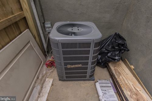 2037 Lawrence St, Philadelphia PA 19120-1828 exterior