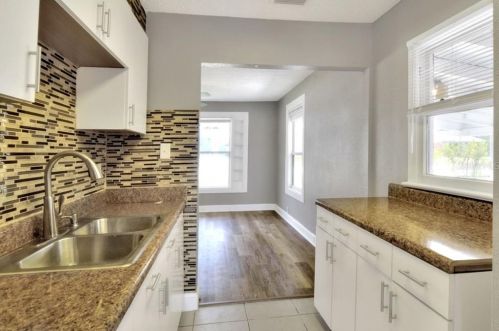 10712 Connechusett Rd, Tampa FL 33617-3410 exterior