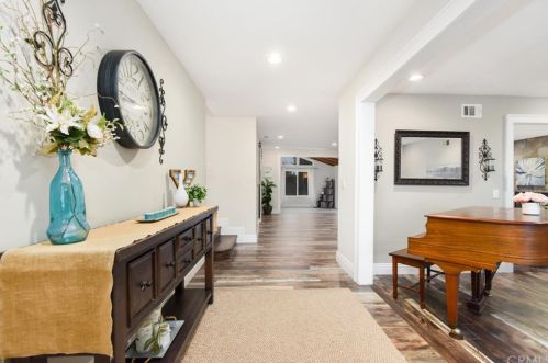 13561 Malena Dr, Tustin CA 92780-1914 exterior