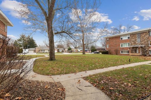 6826 Lode Dr, Worth, IL 60482-1345