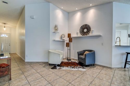 9759 Fox Hollow Rd, Tampa FL  33647-1831 exterior