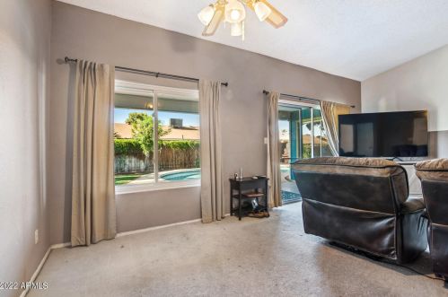 4026 Christy Dr, Phoenix AZ 85028-3108 exterior