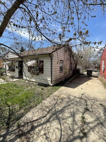 5063 50th St, Milwaukee, WI 53218-4326