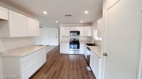 5372 Rafter Circle St, Tucson, AZ 85713-4472