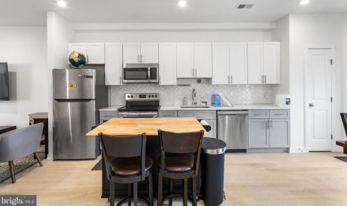 1950 8th St, Philadelphia PA 19122-2023 exterior