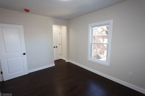 1045 Hunterdon St, Newark NJ  07112-2412 exterior