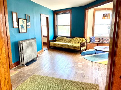 1985 Muskego Ave, Milwaukee WI 53204-3600 exterior