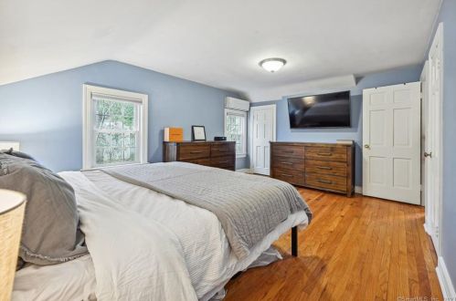 141 Cedarhurst Ln, Milford CT 06461-2721 exterior