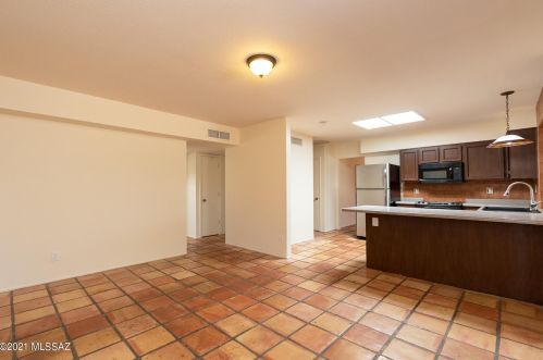 7437 Casablanca Dr, Tucson AZ 85704-1315 exterior