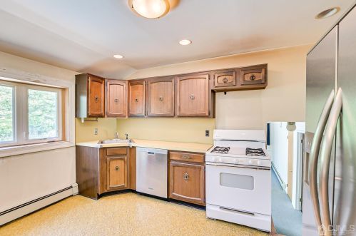 19 Marshall Dr, Edison NJ  08817-2910 exterior