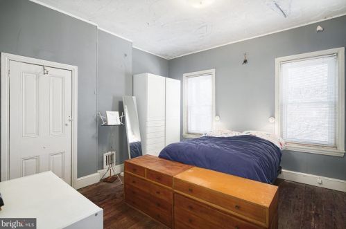 867 30 St, Philadelphia PA 19121-3604 exterior