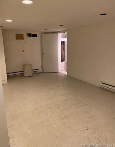 15 Anderson Rd, Norwalk CT 06851-2402 exterior