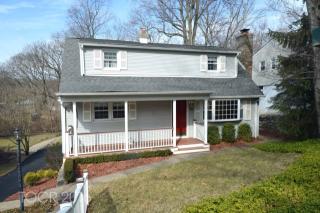 95 Seminole Ave, Oakland, NJ 07436-2930