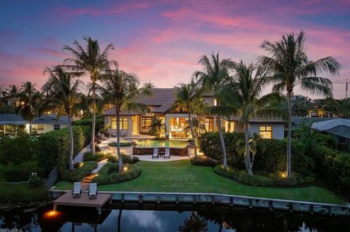 655 Bougainvillea Rd, Naples FL 34102-5545 exterior