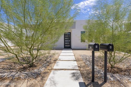 1121 11th St, Phoenix, AZ 85006-2744