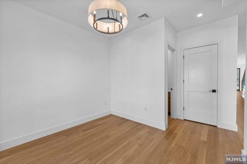 380 Lincoln Ave, Cliffside Park NJ 07010-1822 exterior