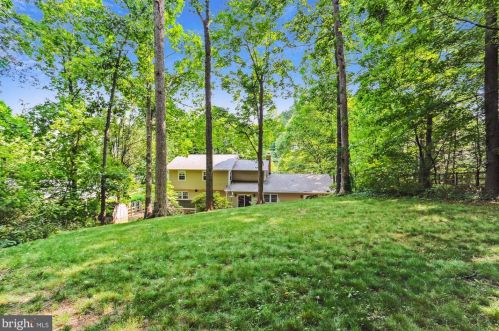 18052 Ml Crk Dr, Rockville MD 20855-1000 exterior