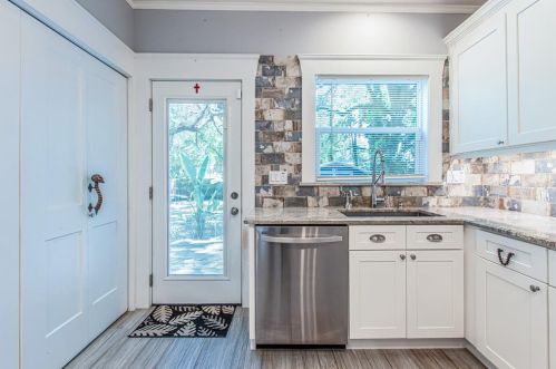 905 Cayuga St, Tampa FL 33603-4216 exterior