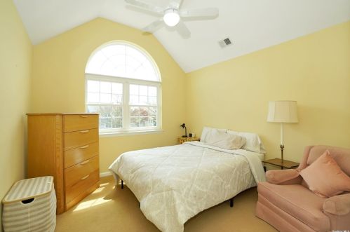 54 Long House Way, Commack NY 11725-1362 exterior