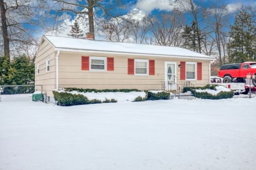 171 Newhouse St, Springfield, MA 01118-2511