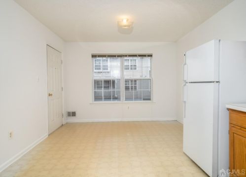 91 Inverness Dr, Edison NJ 08820-4654 exterior