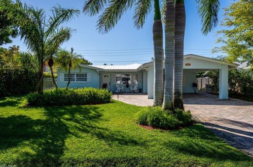 1300 Hilltop Dr, Naples, FL 34103-3317