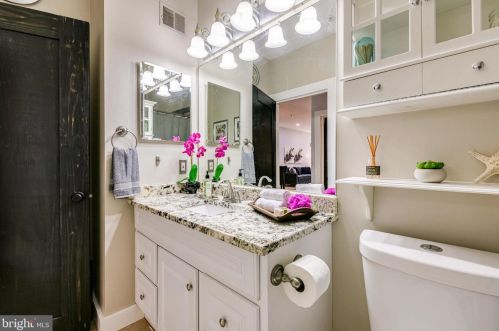 4656 Lambert Dr, Alexandria VA 22311-4942 exterior