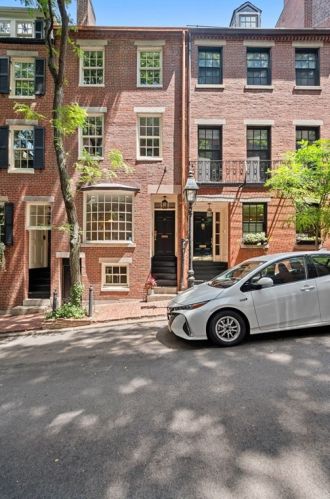 26 Gdn St, Boston MA 02114-3709 exterior