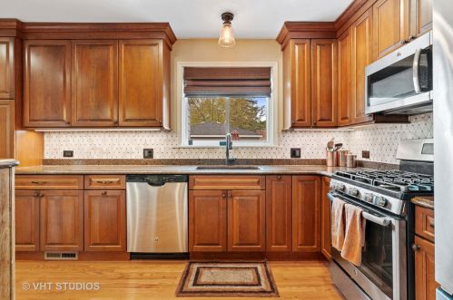 5712 Kenneth Ave, Chicago IL 60646-5907 exterior