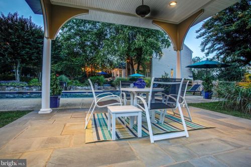 13606 Mt Prospect Dr, Rockville MD 20850-3510 exterior