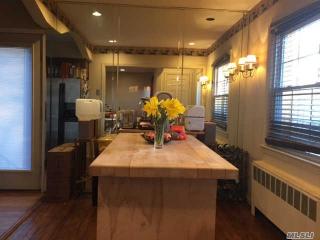 41 Foster Ave, Valley Stream NY  11580-4762 exterior