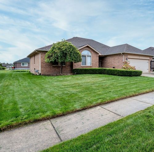 51762 Eva Dr, Macomb Township, MI 48042-4234