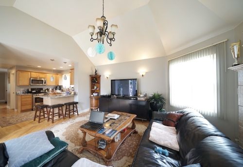 8234 Addison St, Chicago IL 60613-4344 exterior