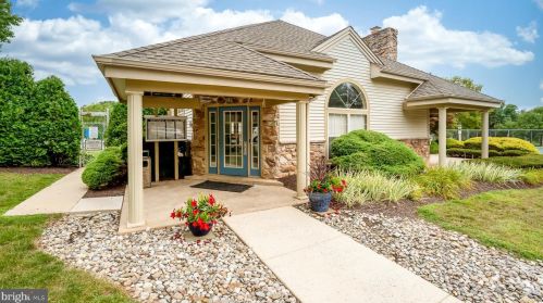 306 Foxcroft Cir, Limerick PA 19468-1538 exterior