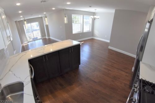 225 9 St, Newark NJ 07107-1907 exterior