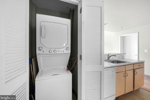 111 9th St, Philadelphia PA 19107-2460 exterior