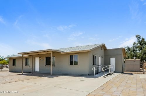 7400 Calle Medina, Tucson AZ  85757-8505 exterior