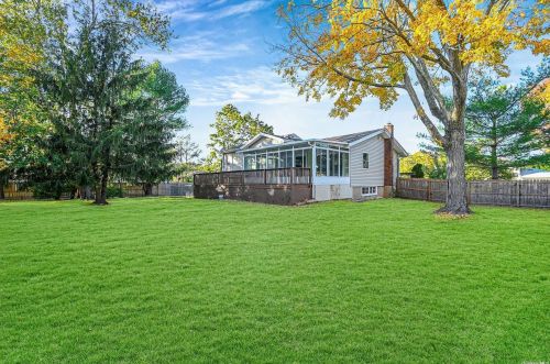 2 Gehrig St, Commack NY 11725-2006 exterior