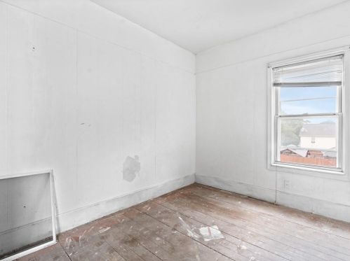 213 Pavilion Ave, Providence RI 02905-1621 exterior