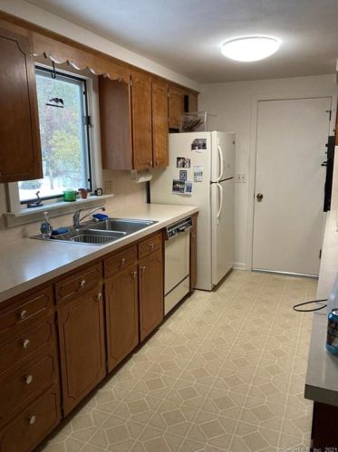 183 Dorothy Dr, Torrington CT 06790-4209 exterior