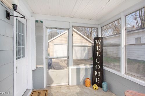 1844 Coit Ave, Grand Rapids MI 49505-4732 exterior