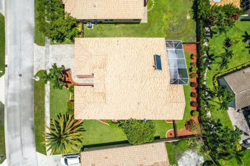 9137 Cove Point Cir, Boynton Beach FL 33472-2763 exterior