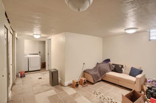 216 Castle Shannon Blvd, Pittsburgh PA 15228-2233 exterior