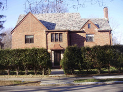 87 Hobart Rd, Newton, MA 02459-1351