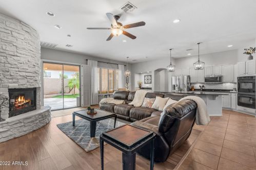 2425 Barbie Ln, Phoenix AZ  85085-5004 exterior